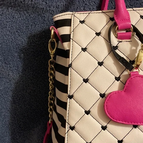 Luv Betsey Johnson Breann Quilted Tote with Pink and Black Heart Accents. NEW! - Picture 14 of 15